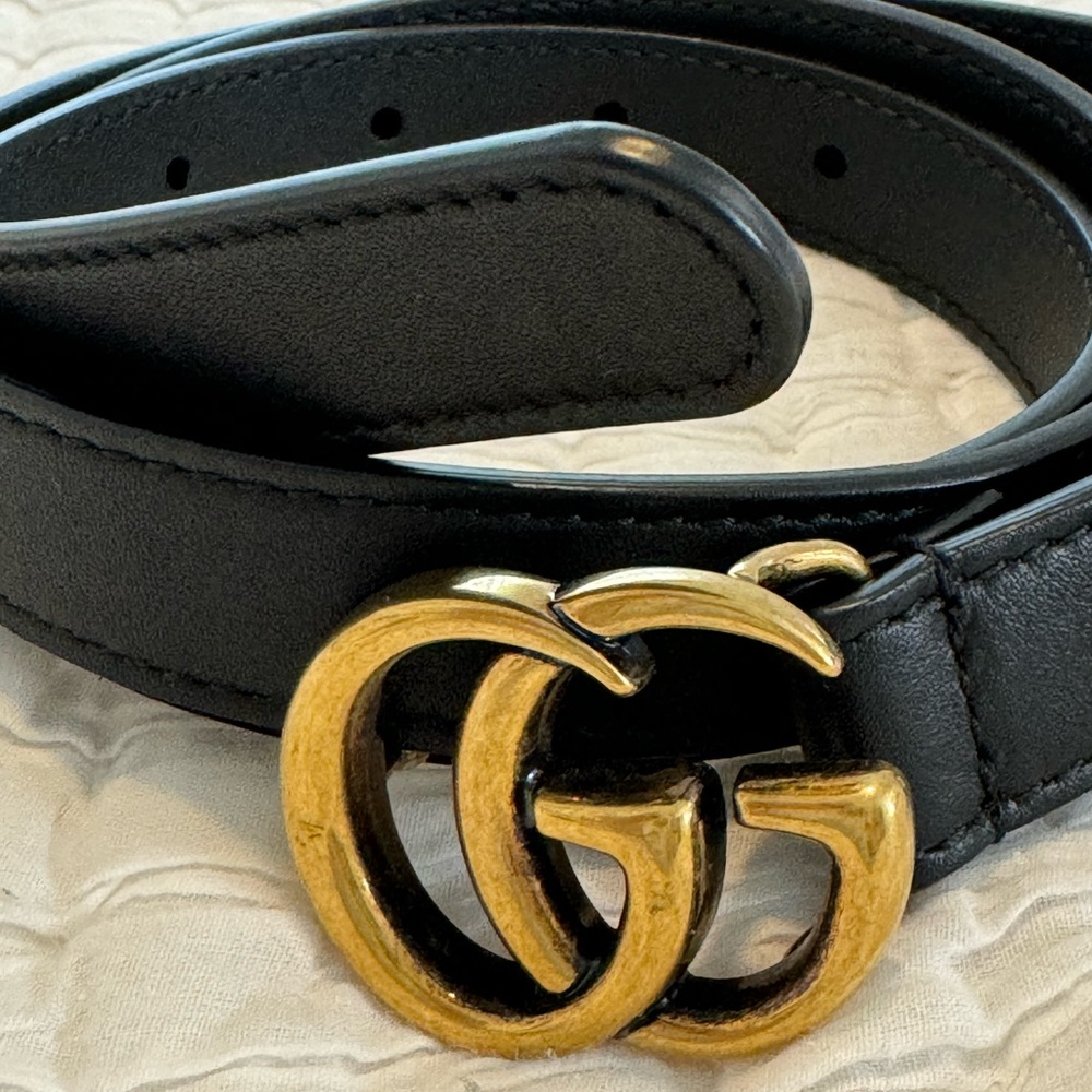 Gucci Marmont thin black leather and gold hardware belt. Worn 3x maximum size 85